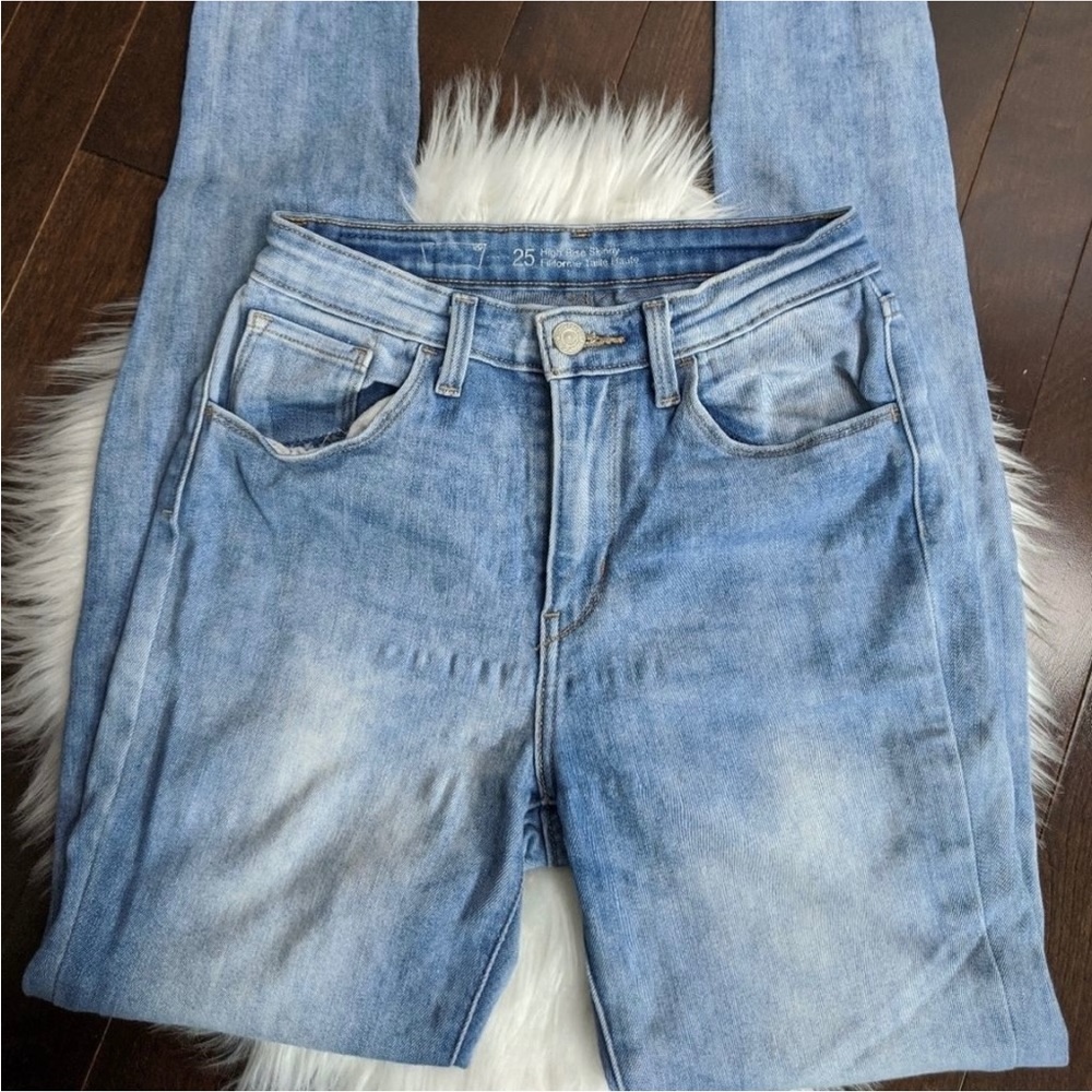 2/$20. Levi's high rise skinny jeans